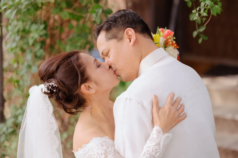 Bride and groom kissing in a garden, Orange County wedding